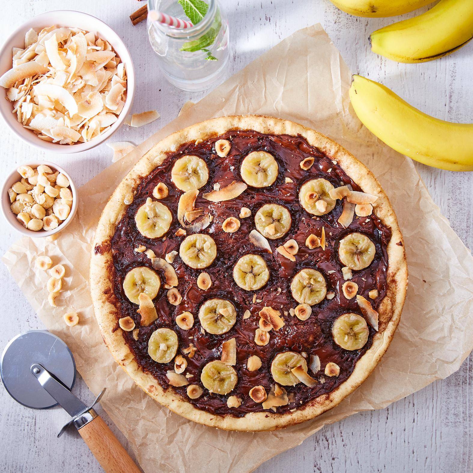 Pizza dolce con crema spalmabile al cioccolato e banane - Ricette Easy Fry XL Surface | Moulinex