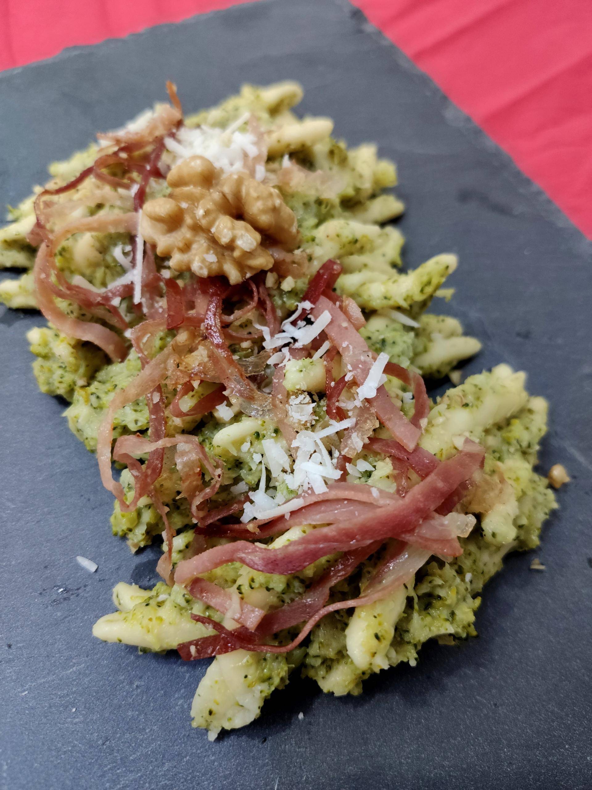 Fusilli alla crema di broccoli e parmigiano con speck e noci - Ricette Companion Connect | Moulinex