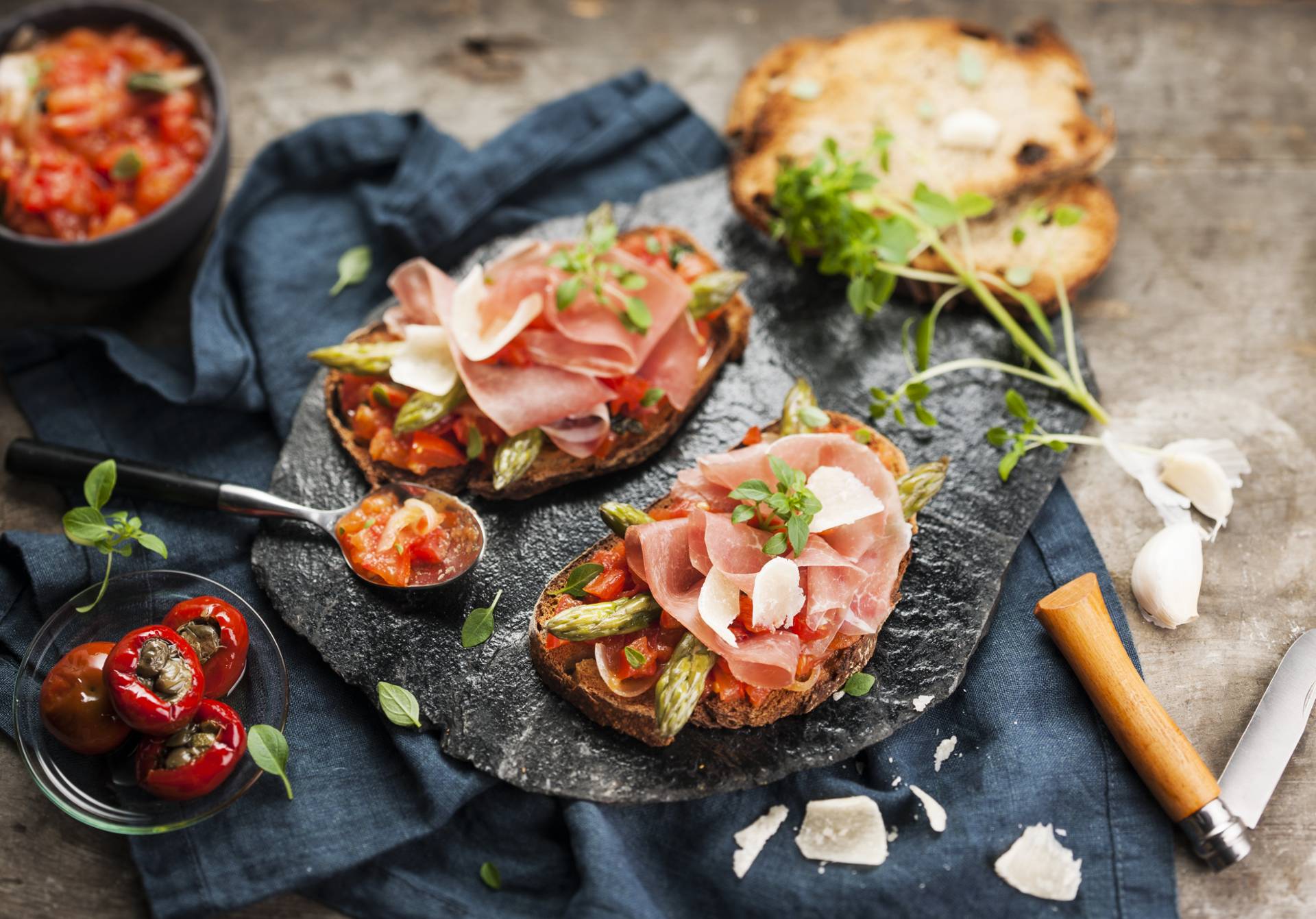 Bruschetta prosciutto asparagi - Ricette Cookeo | Moulinex