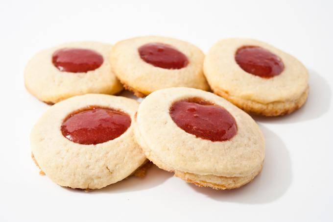 Biscotti con la marmellata di fragole - Ricette Companion | Moulinex