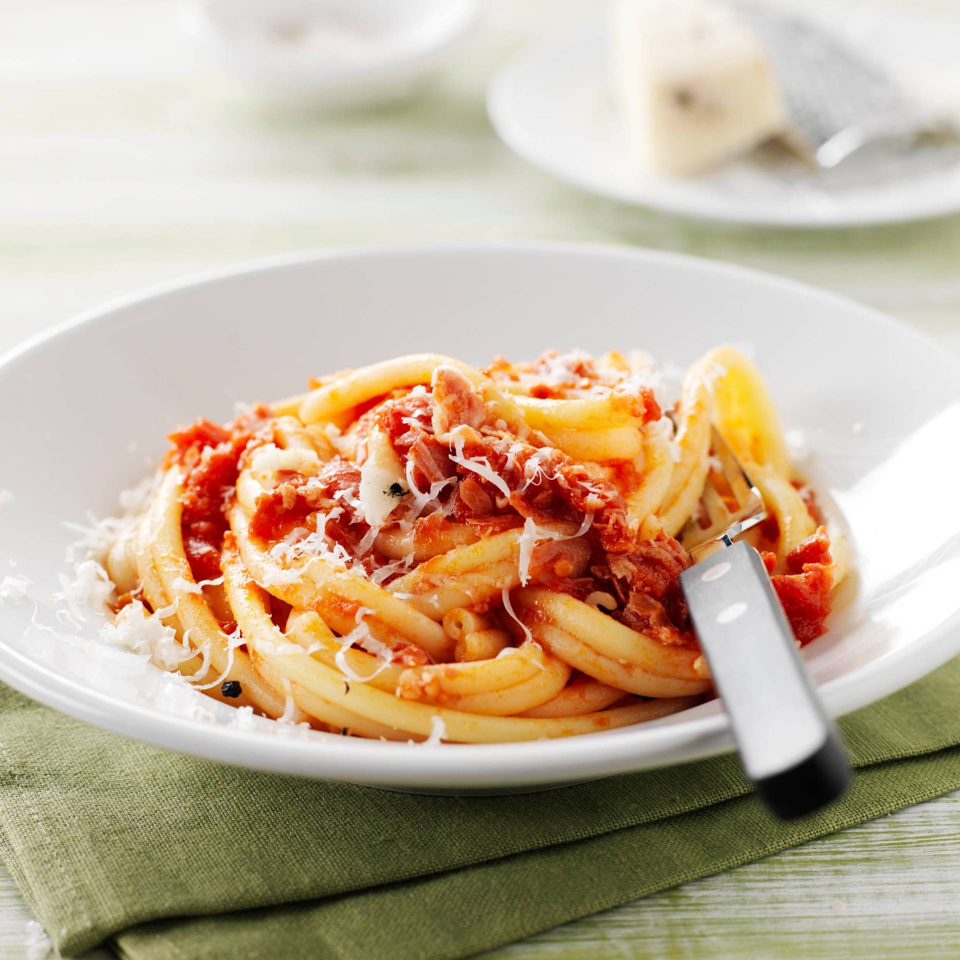 Bucatini all'amatriciana - Ricette Companion | Moulinex