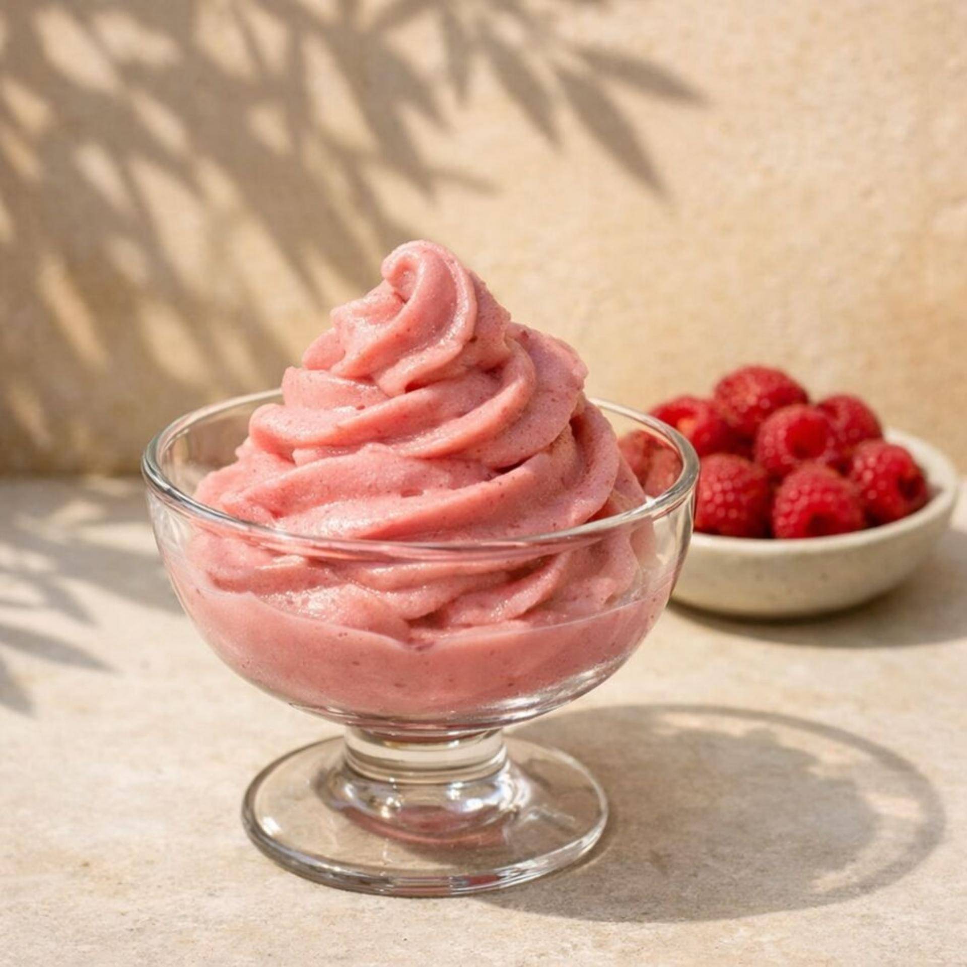 Frozen yogurt al lampone e rosa - Ricette Freezi | Moulinex