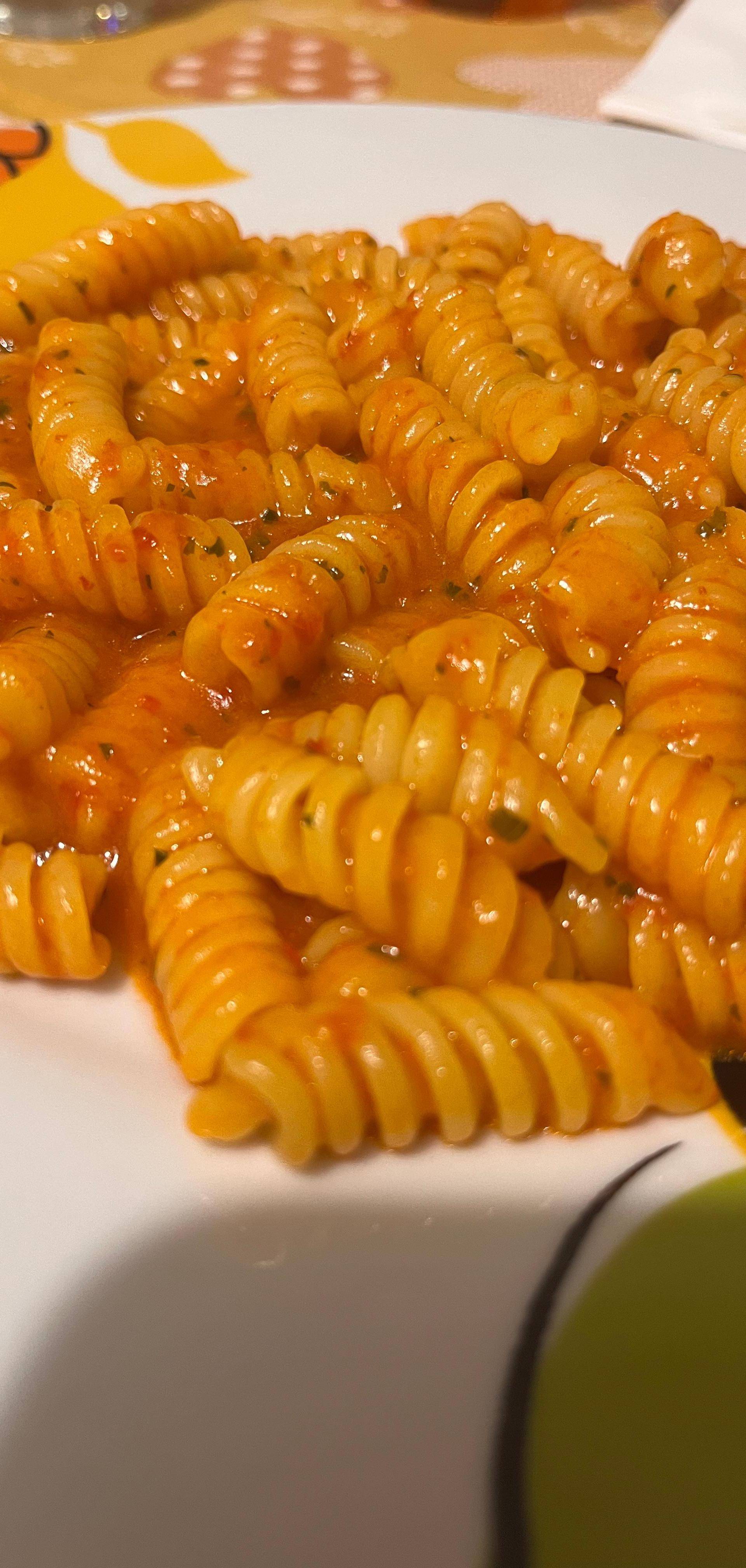 Cocotte di panissa con spiedo di peperoni e gamberoni - Ricette Companion | Moulinex