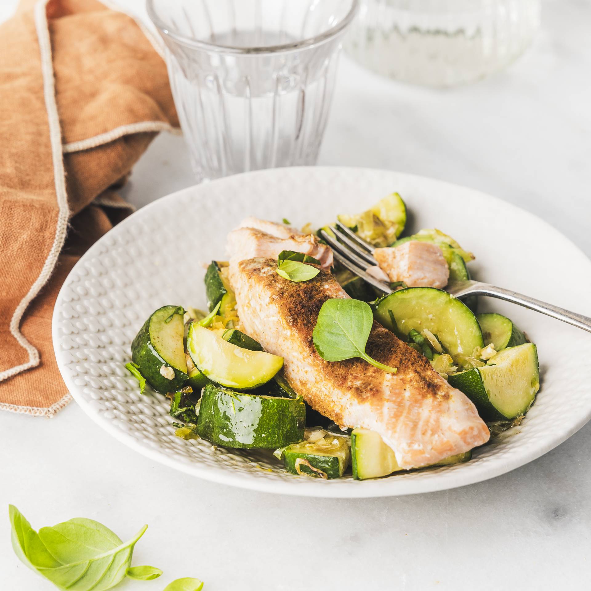 Salmone al vapore con zucchine, aglio e limone - Ricette Cookeo 9in1 | Moulinex