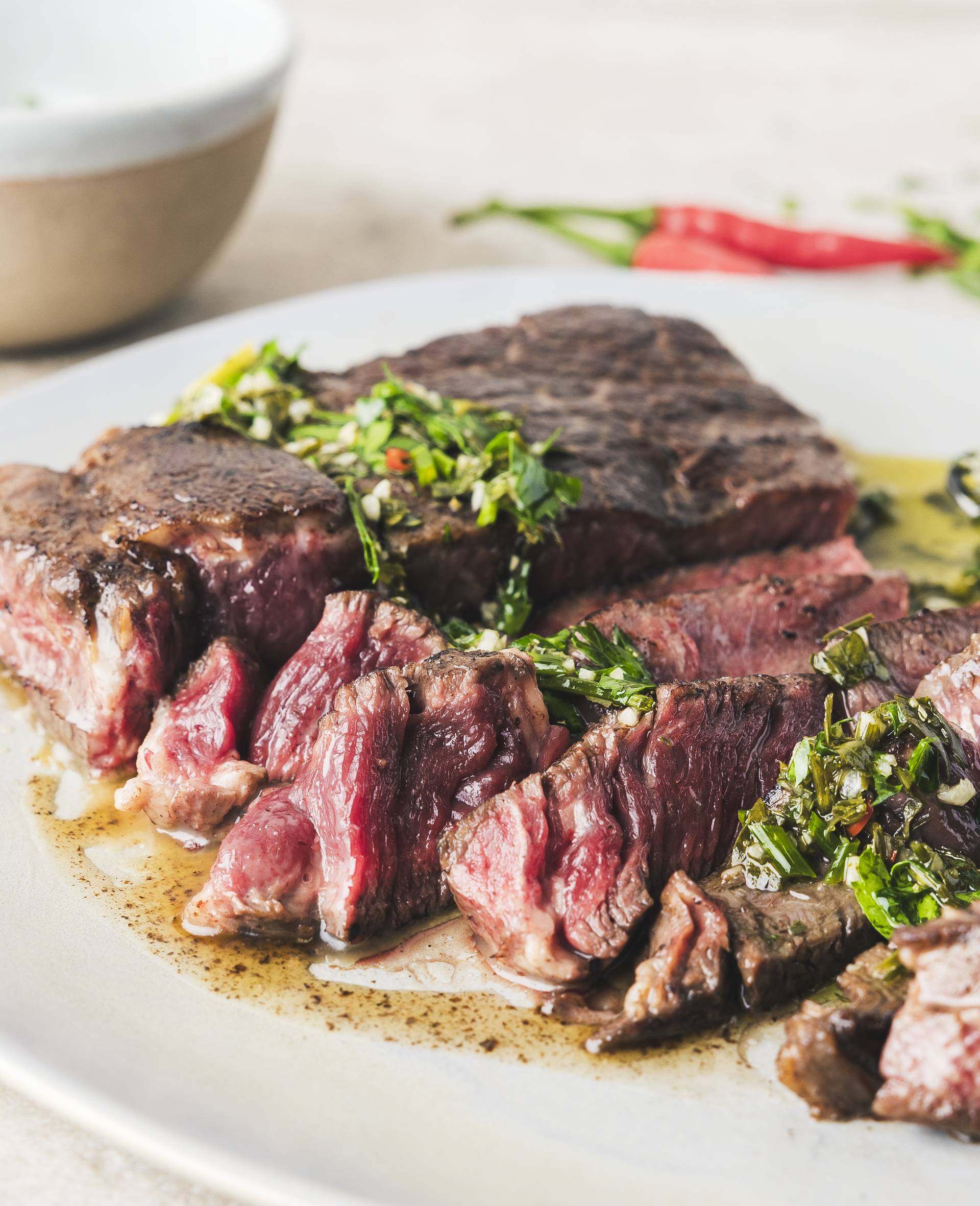 Entrecôte sottovuoto con salsa chimichurri - Ricette Cookeo 9in1 | Moulinex