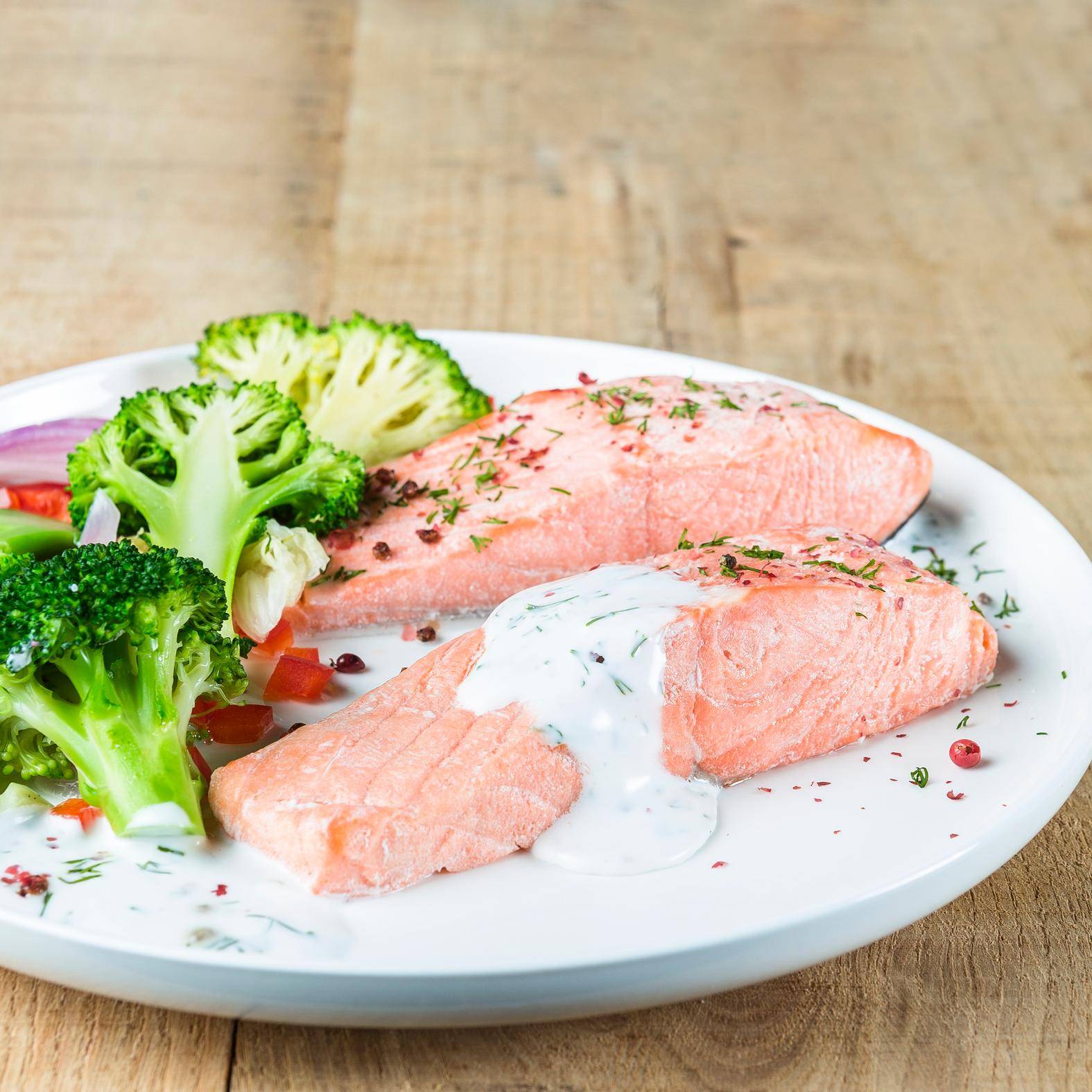 Salmone con salsa cremosa all’aneto - Ricette EASY FRY & GRILL 2 in 1 DIGITAL | Moulinex