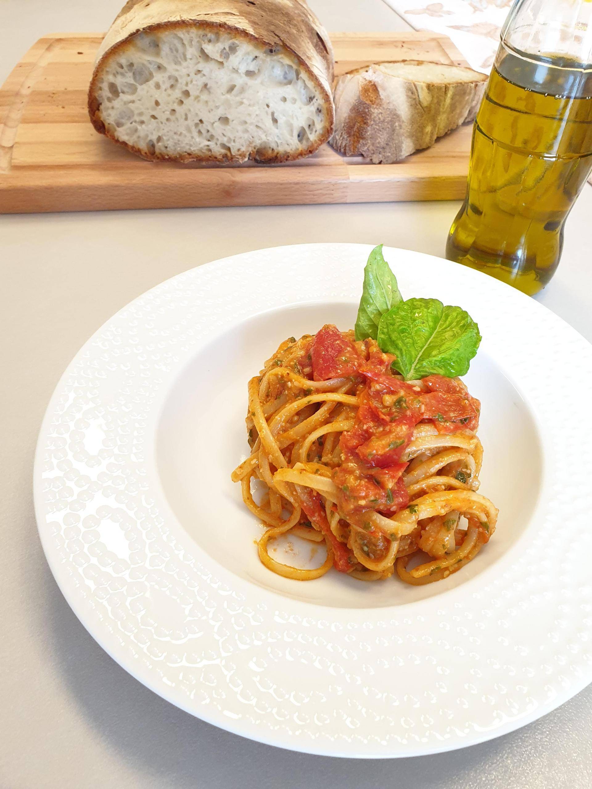Linguine con pesto di mandorle e pomodorini - Ricette Companion Connect | Moulinex
