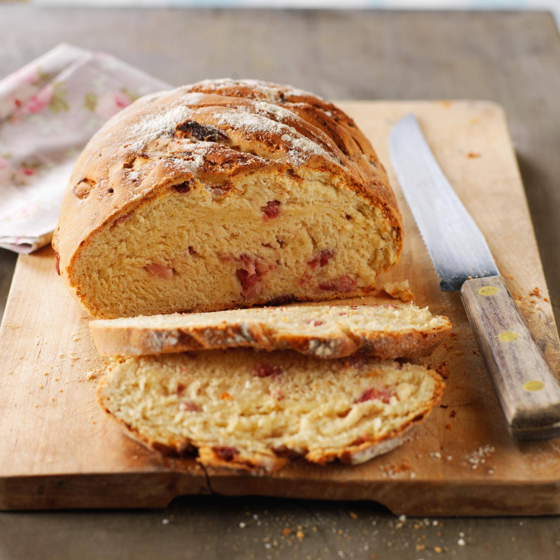 Pane con lardo a cubetti e formaggio comté - Ricette Companion | Moulinex