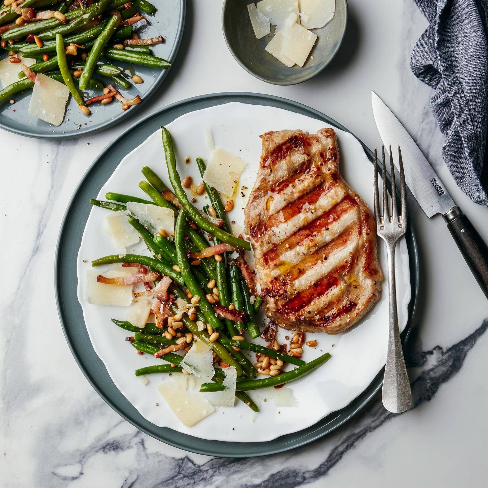 Grilled veal chops with green beans, bacon and parmesan - Ricette OptiGrill 2in1 | Moulinex