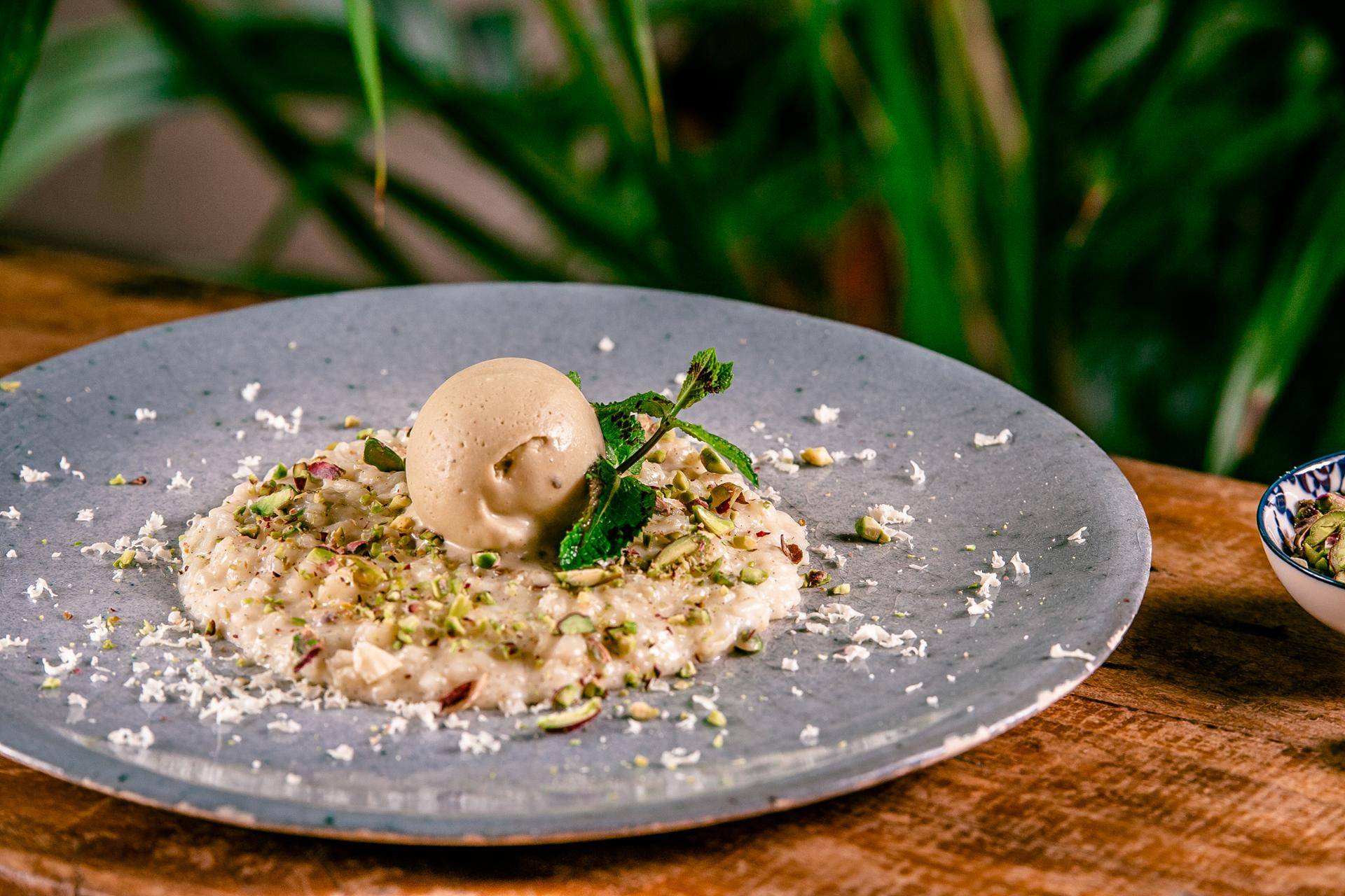 Riso con spezie al latte, cioccolato bianco e ghiacciato di pistacchi - Ricette Companion | Moulinex