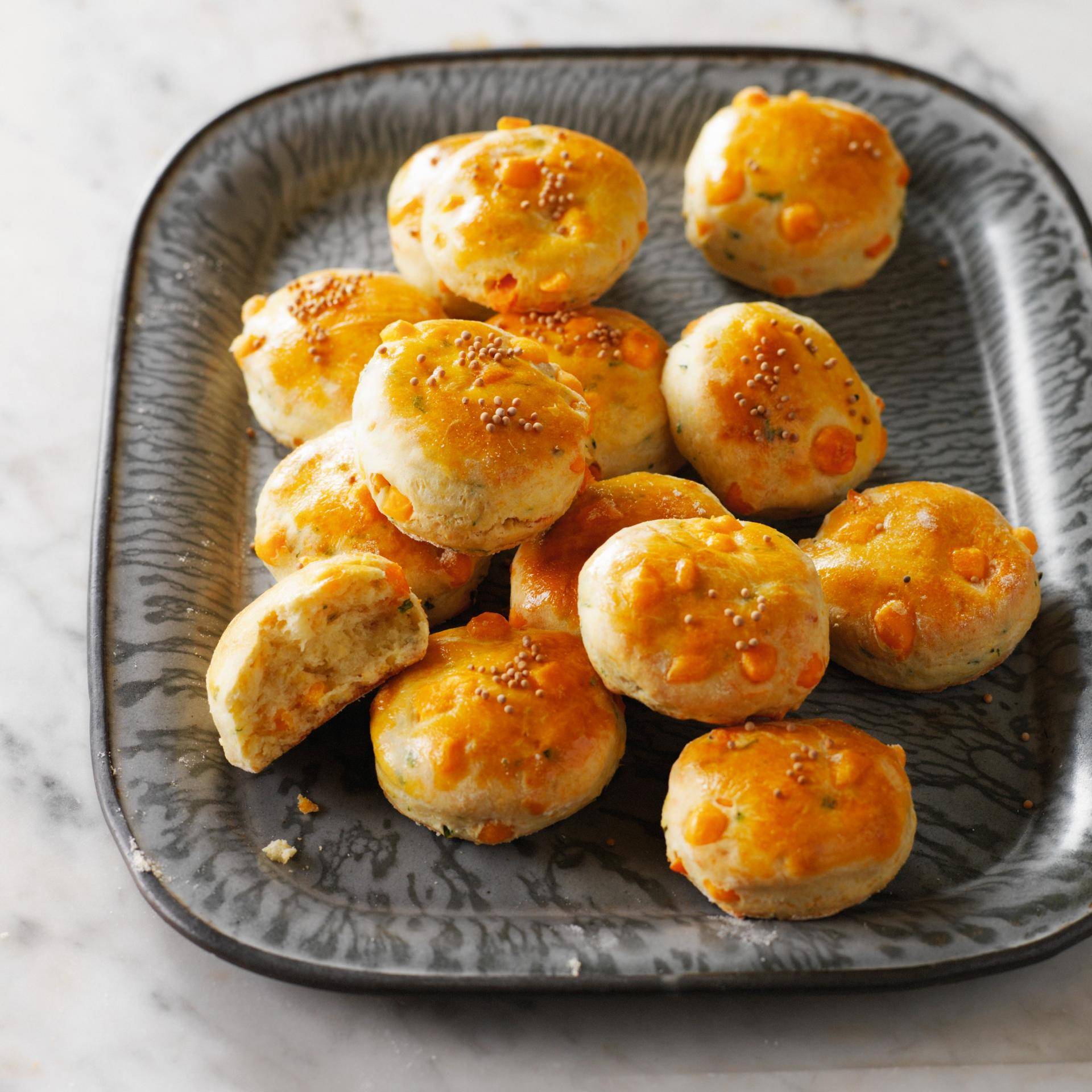 Focaccine cheddar ed erba cipollina - Ricette Companion | Moulinex