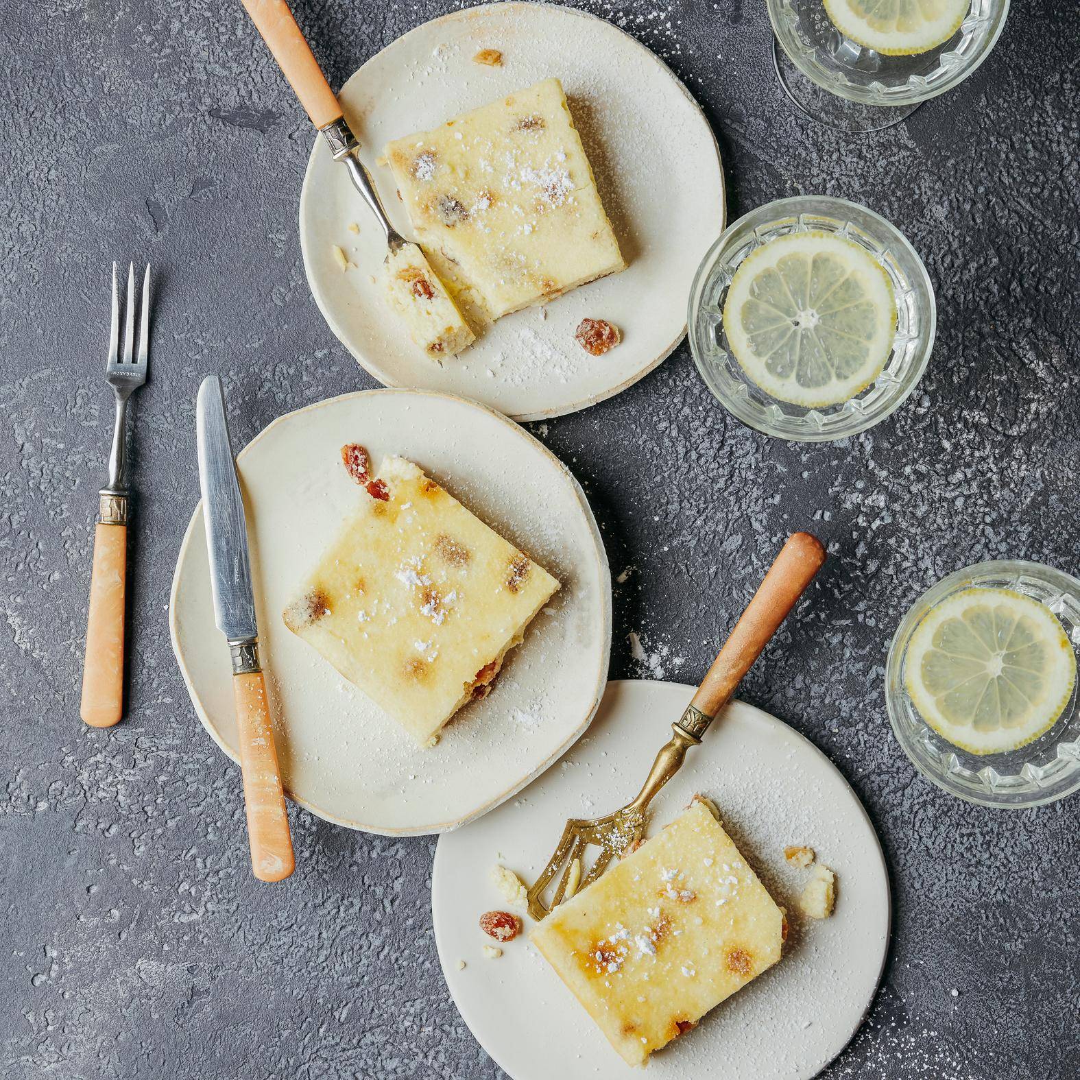 Russian cheesecake with dried fruits - Ricette OptiGrill 2in1 | Moulinex