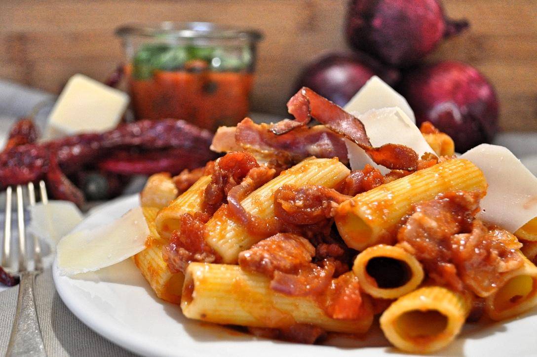 Rigatoni all'amatriciana - Ricette Cookeo | Moulinex
