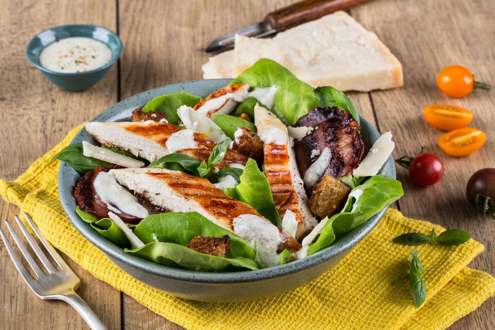 Caesar salad con pancetta grigliata - Ricette undefined | Moulinex