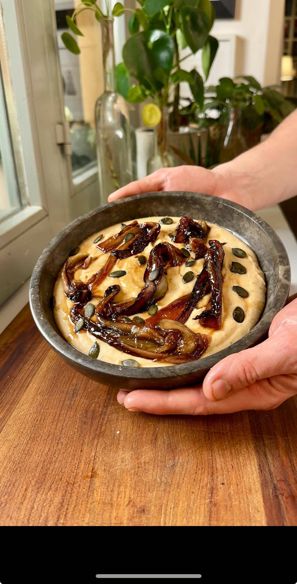 Crema di cannellini con radicchio caramellato e schiacciatine alle erbe (di Tirmagno) - Ricette Companion Connect | Moulinex