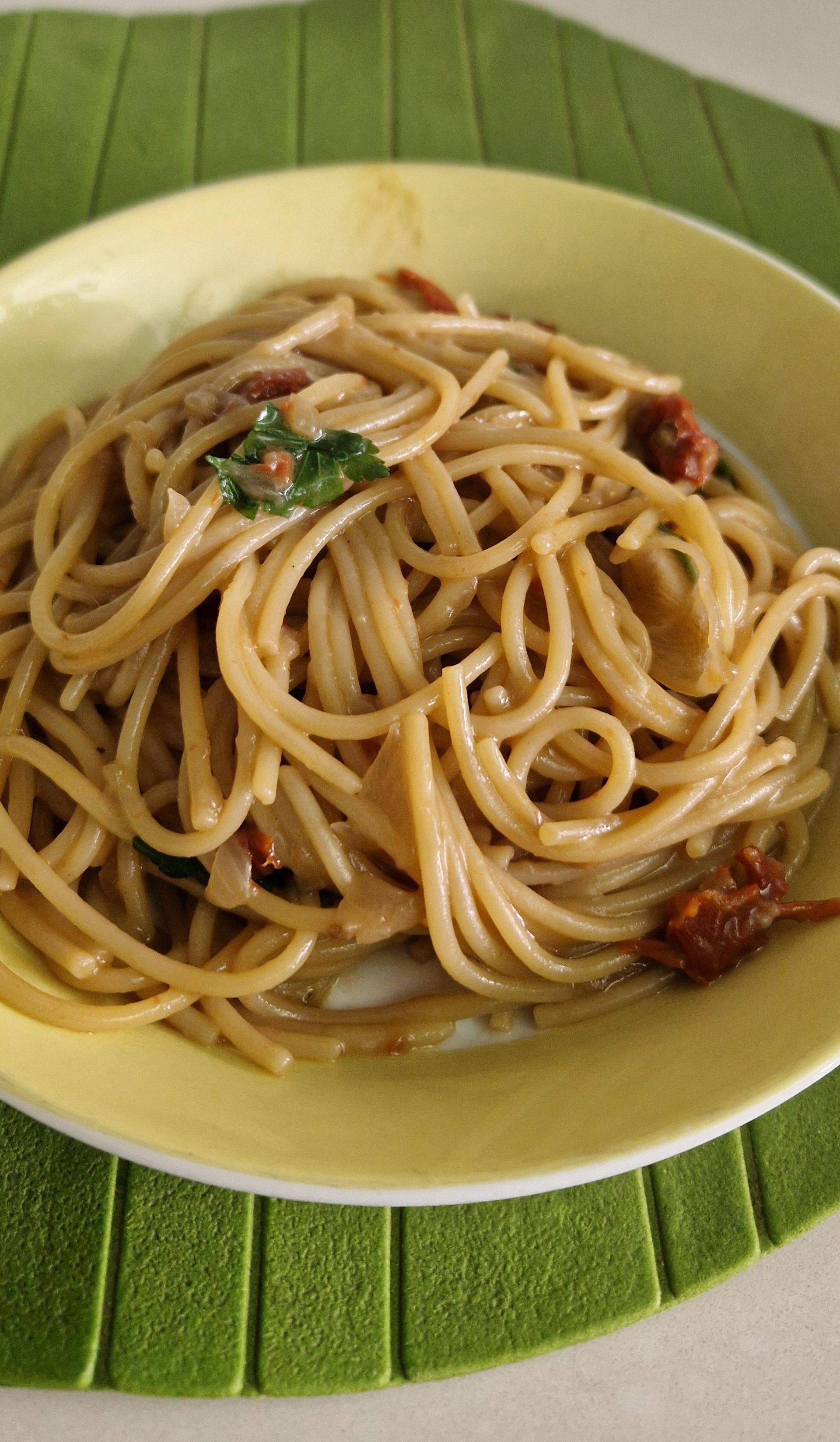 Spaghetti con alici e pomodori secchi - Ricette Companion Connect XL | Moulinex