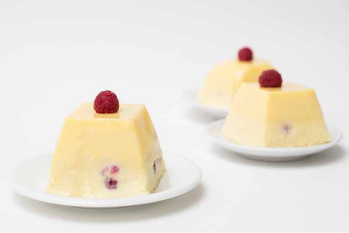 Bavarese bianca ai lamponi - Ricette Companion | Moulinex