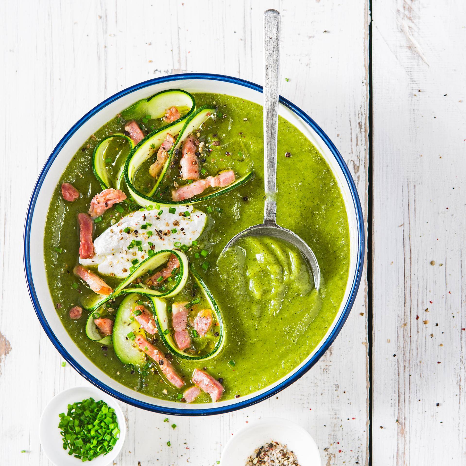 Zuppa di zucchine con formaggio di capra e pancetta - Ricette Companion | Moulinex