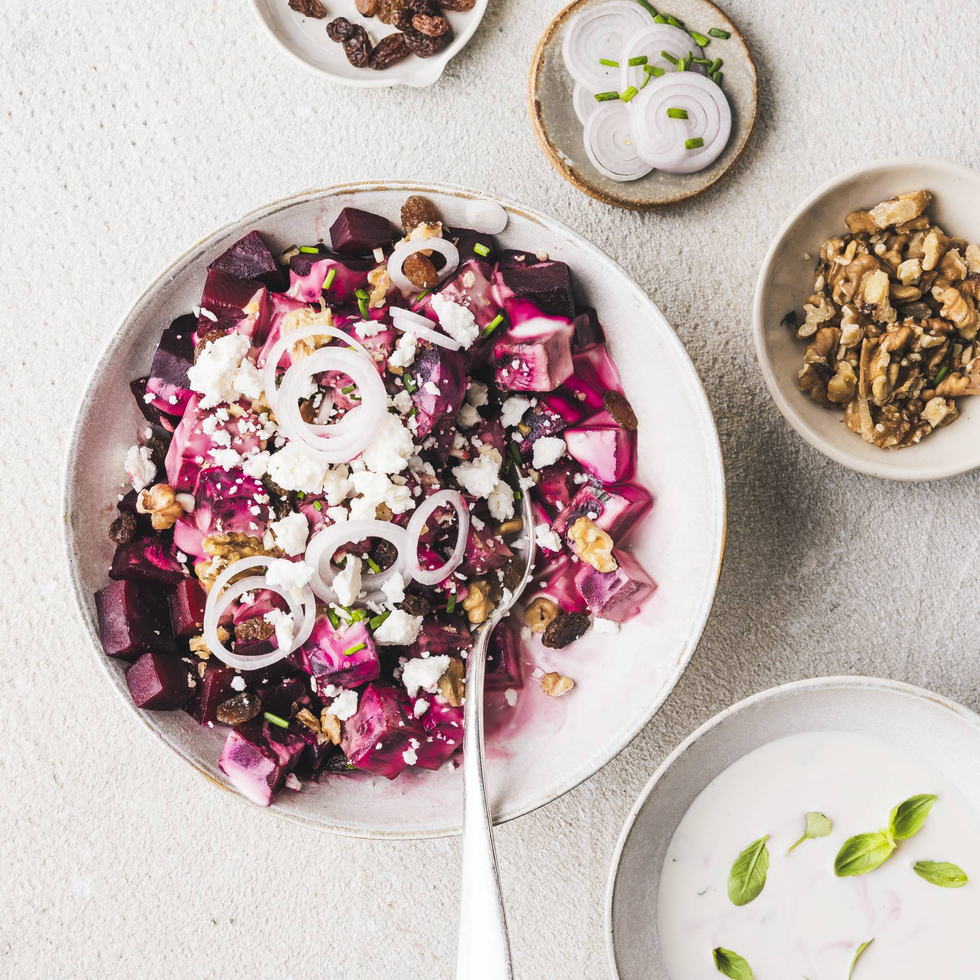 Insalata di barbabietola al vapore con feta, noci e uva sultanina - Ricette Cookeo 9in1 | Moulinex