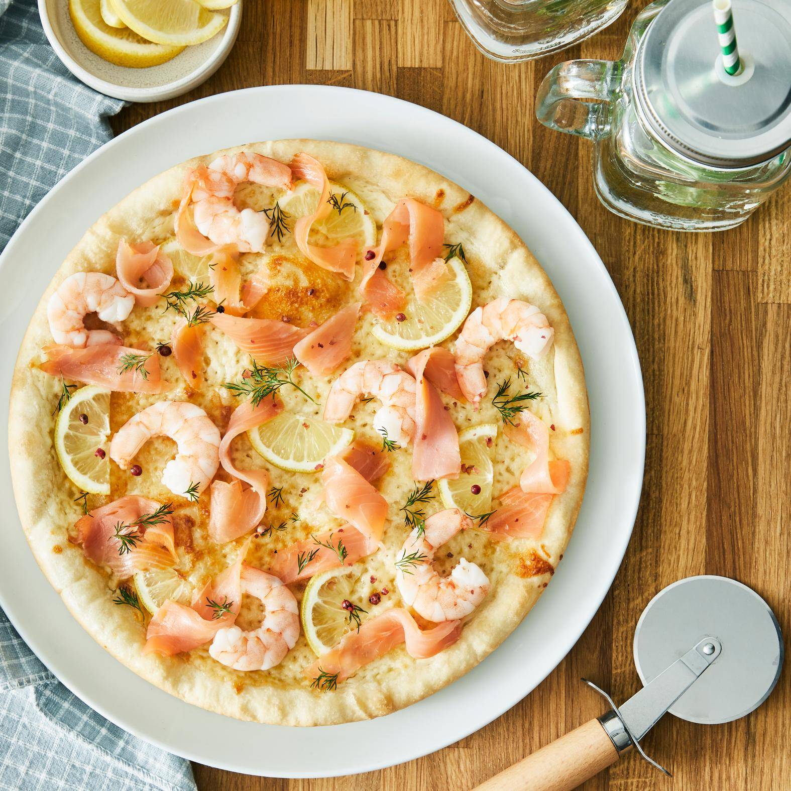Pizza con salmone norvegese e gamberi - Ricette Easy Fry XL Surface | Moulinex