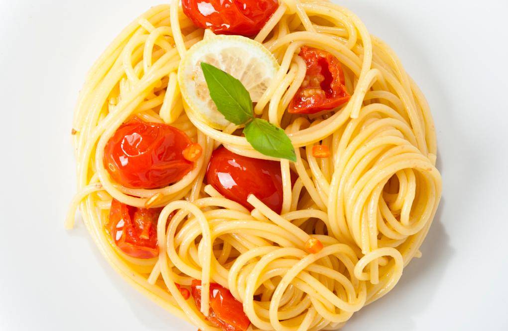 Spaghetti con pomodorini e colatura di alici - Ricette Companion | Moulinex