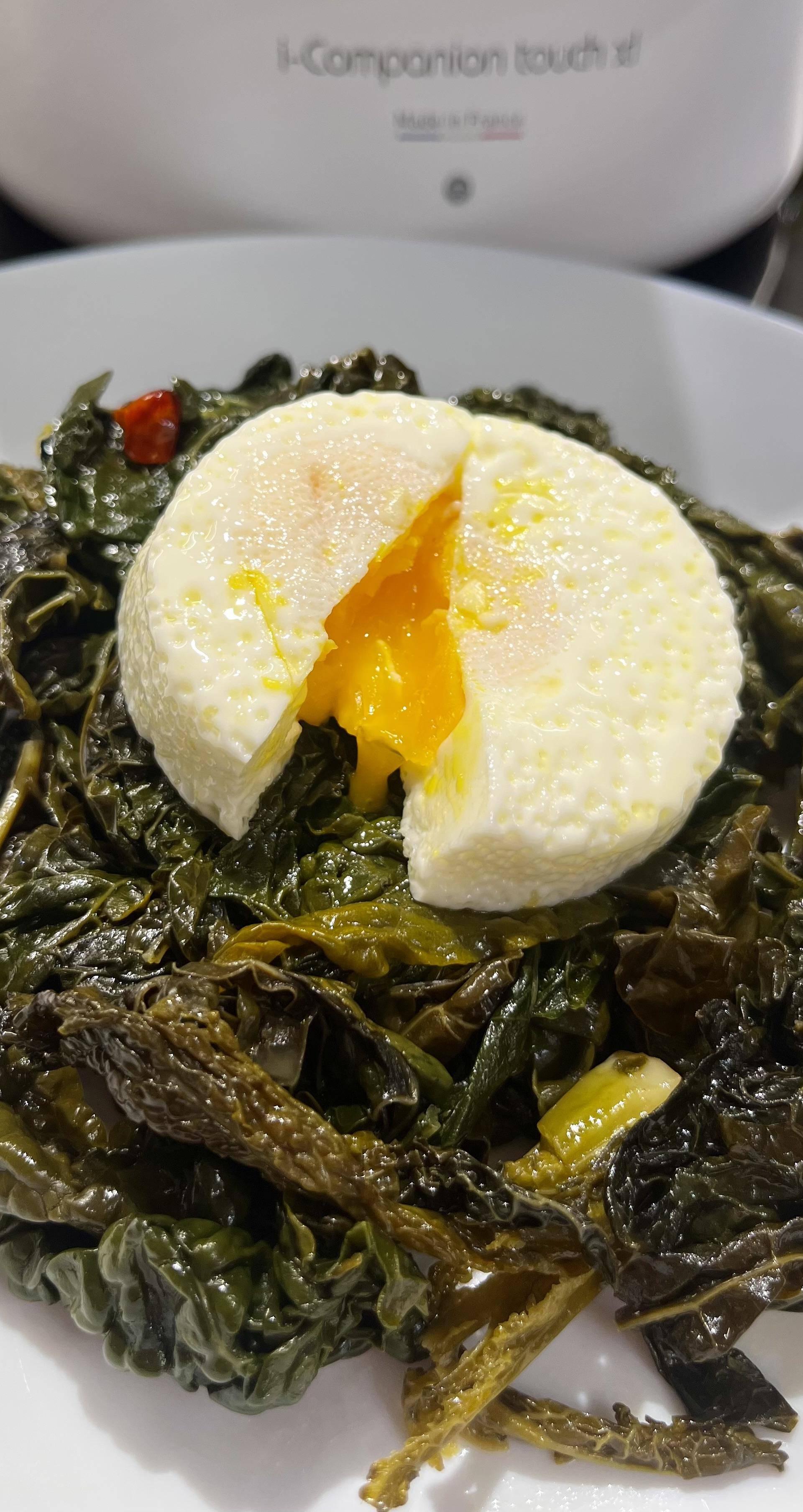 Cavolo nero ripassato con uovo in cocotte - Ricette Companion Connect XL | Moulinex