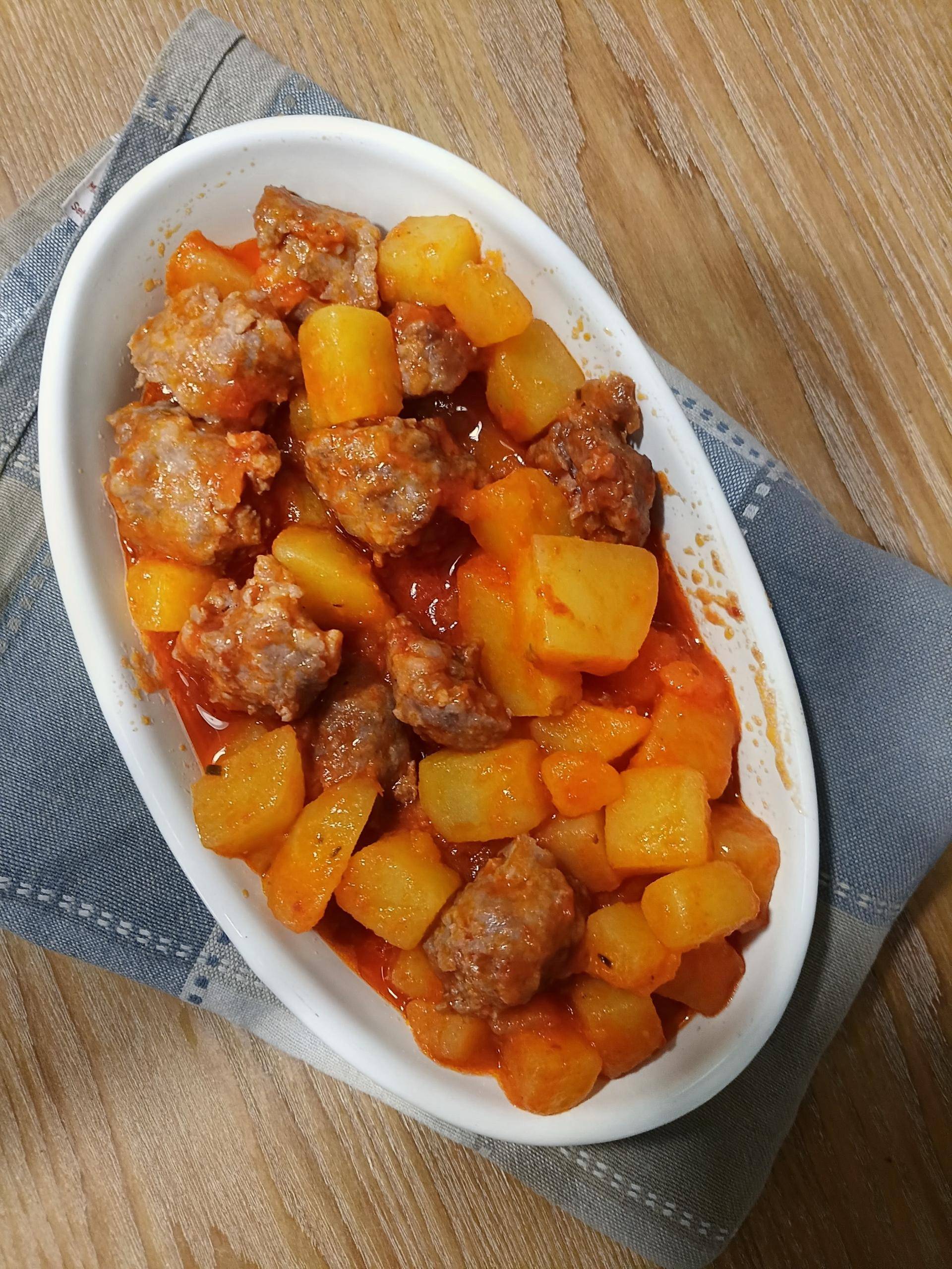Salsiccia e patate al sugo - Ricette Companion Connect | Moulinex