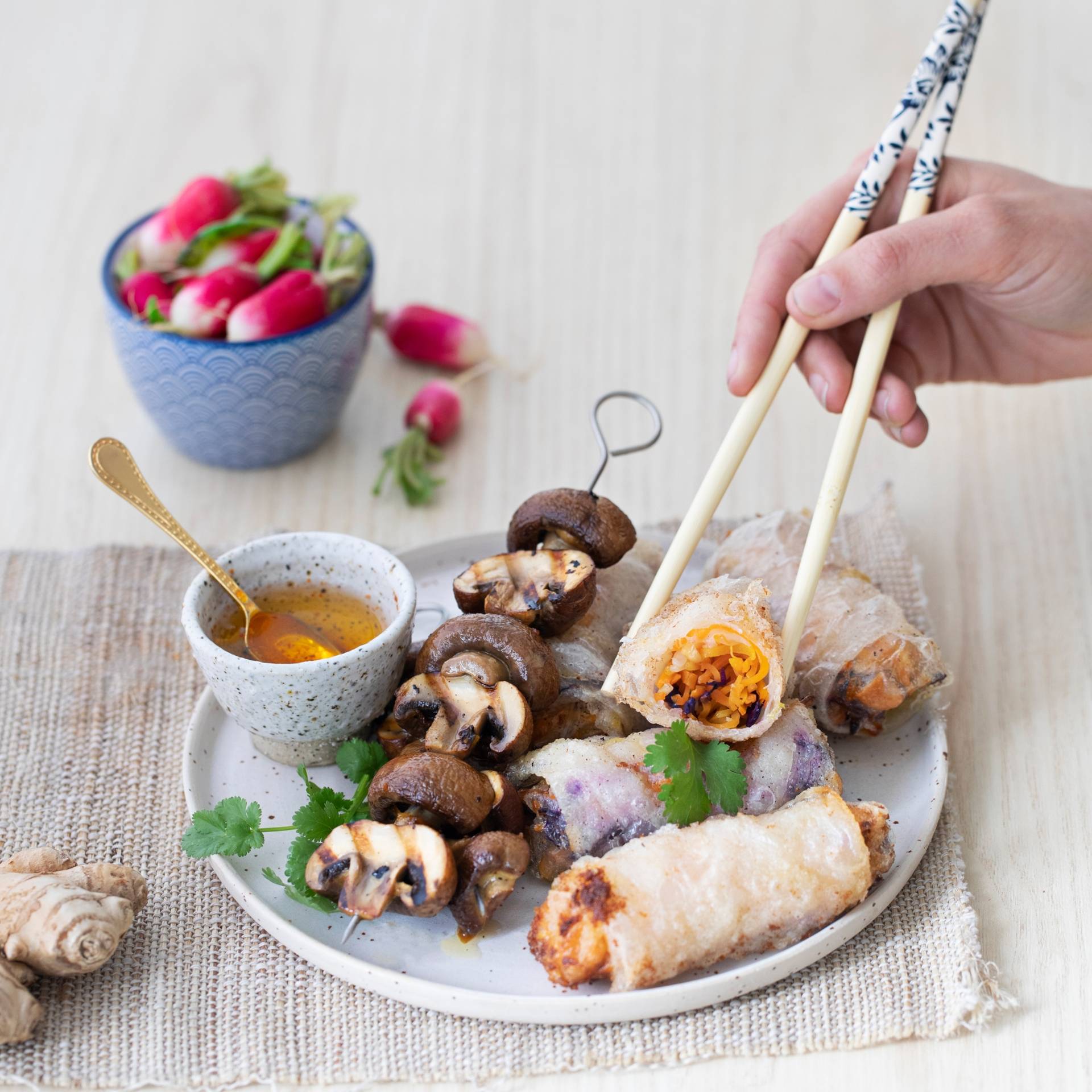 Spiedini di funghi e involtini primavera vegetariani - Ricette EASY FRY & GRILL 2 in 1 XXL | Moulinex