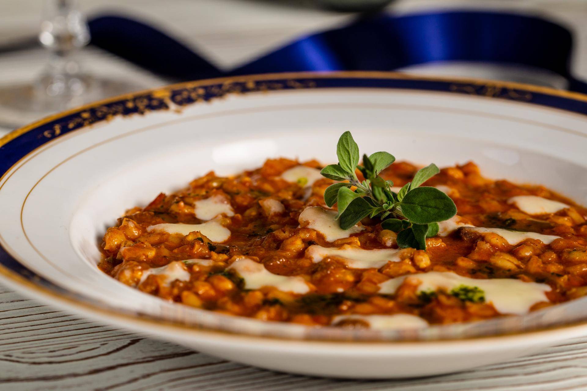 Mantecato di orzo perlato con stufato di lepre e doppia crema al sapore di noce moscata - Ricette Companion | Moulinex