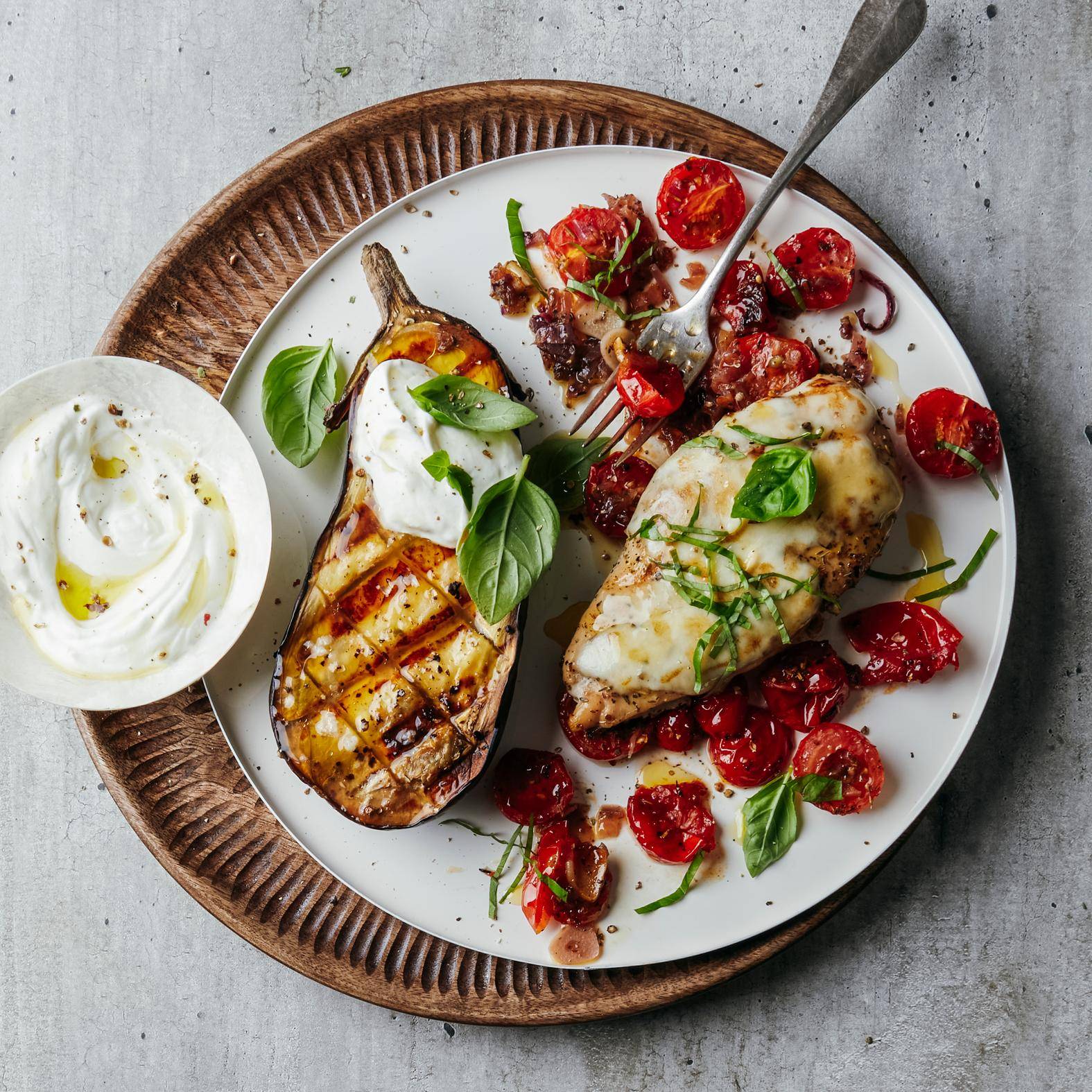 Melanzane grigliate con yogurt e gratin di pollo con mozzarella - Ricette OptiGrill 2in1 XL | Moulinex