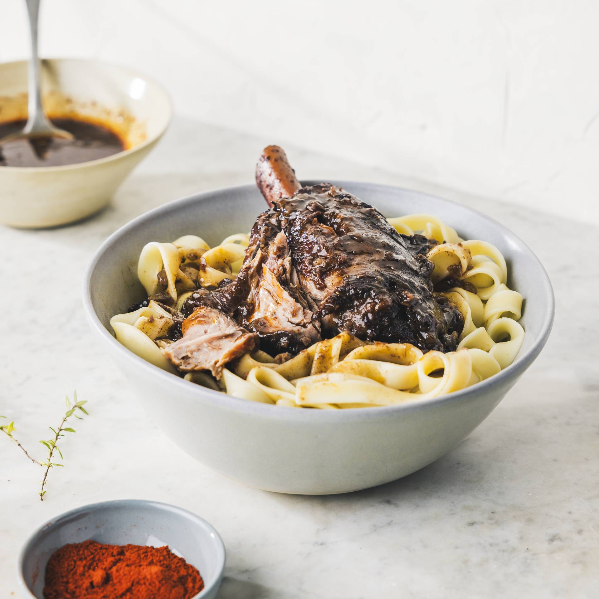 Stinco di agnello al vino rosso - Ricette Cookeo 9in1 | Moulinex