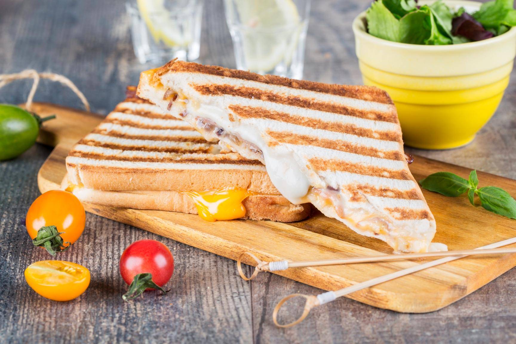 Sandwich con formaggio e pancetta alla griglia - Ricette OptiGrill XL | Moulinex