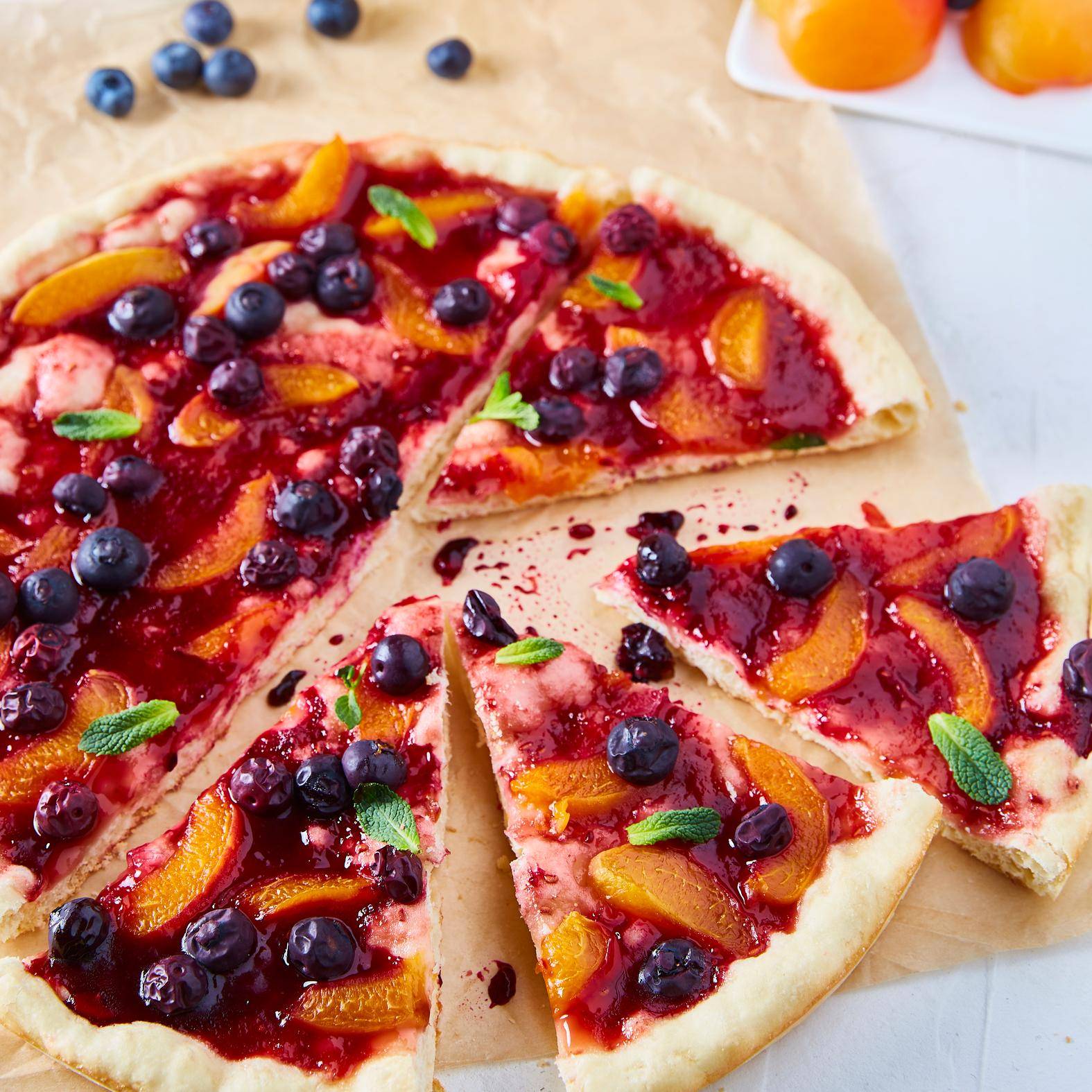 Pizza dolce con mirtilli e albicocche - Ricette Easy Fry XL Surface | Moulinex