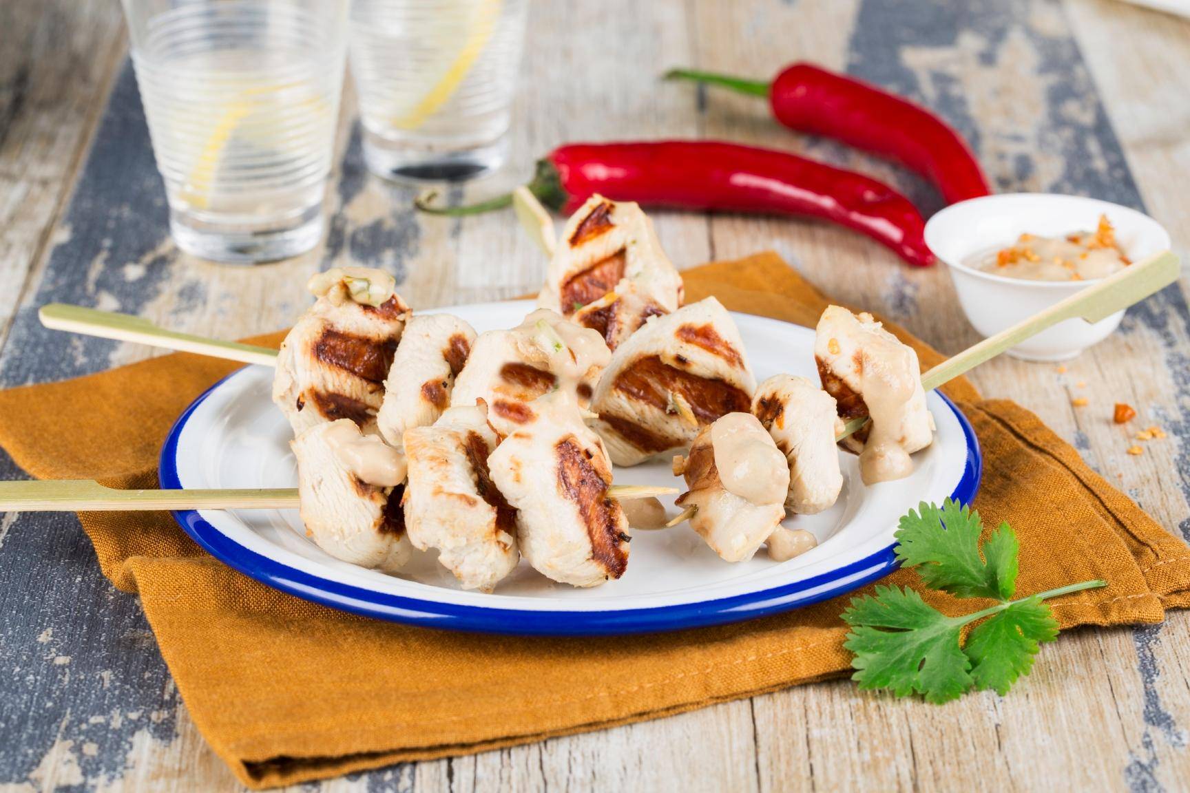 Spiedini di pollo con salsa satay - Ricette undefined | Moulinex