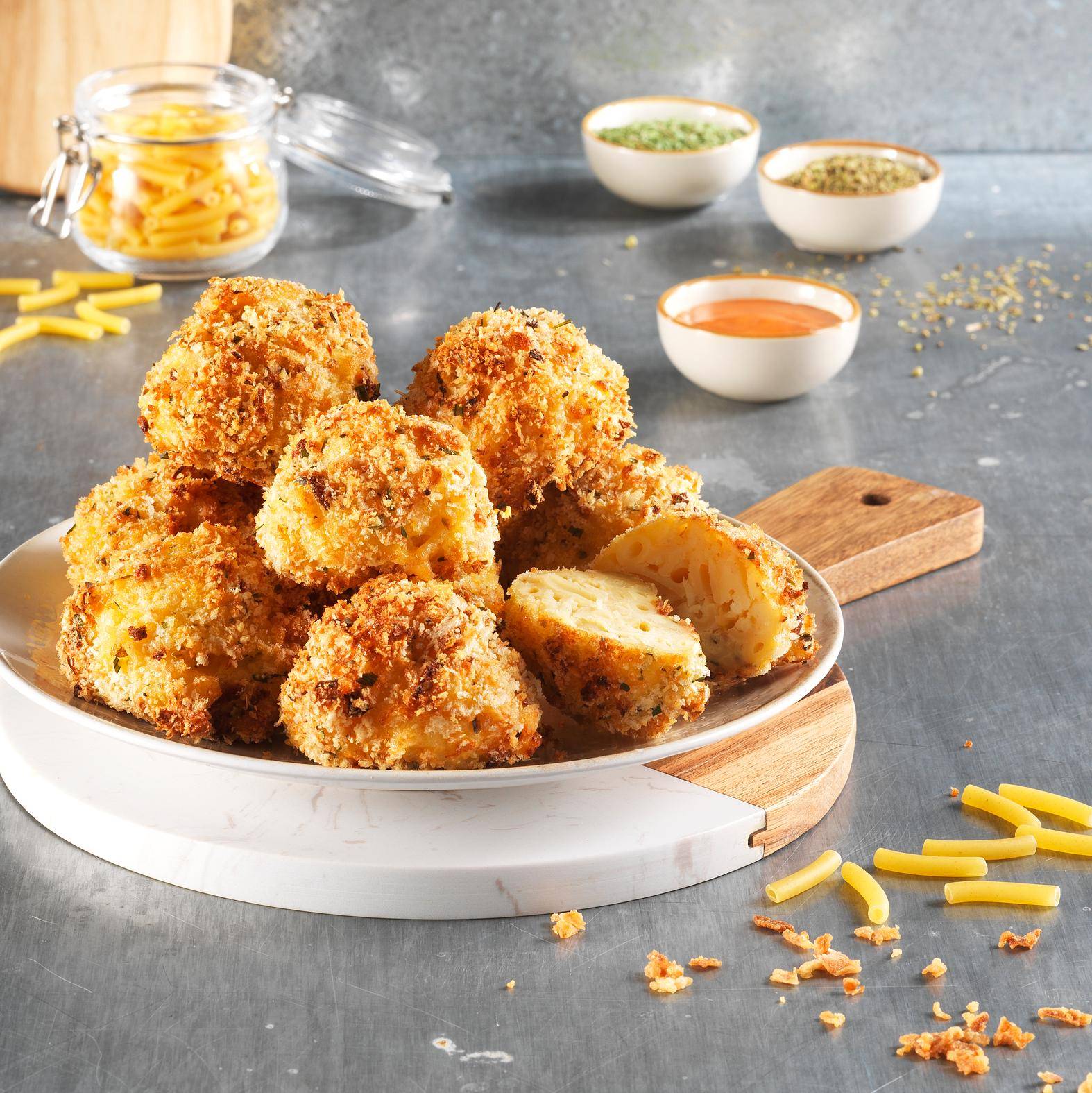 Polpette di maccheroni e formaggio con salsa speziata - Ricette EASY FRY GRILL & STEAM 3 in 1 | Moulinex
