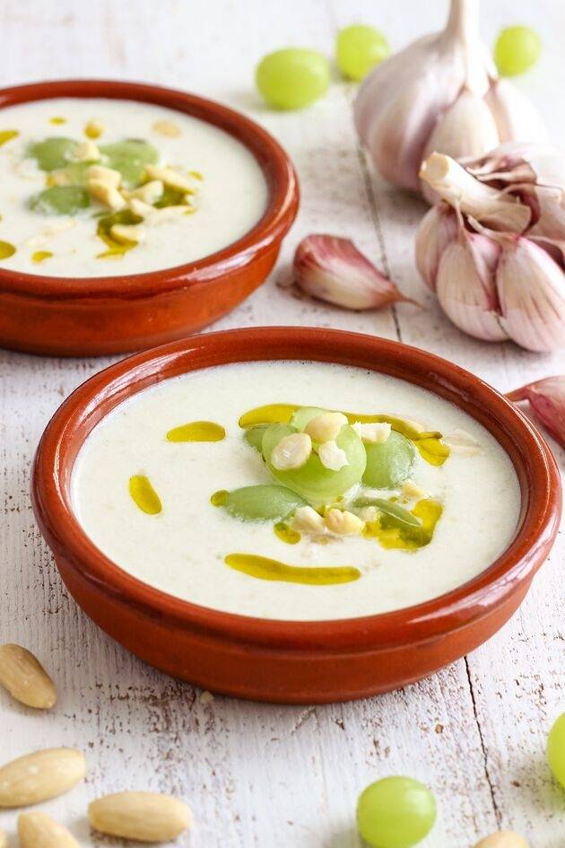 *Mild Andalusian gazpacho with almonds and garlic - Ricette Blend up | Moulinex