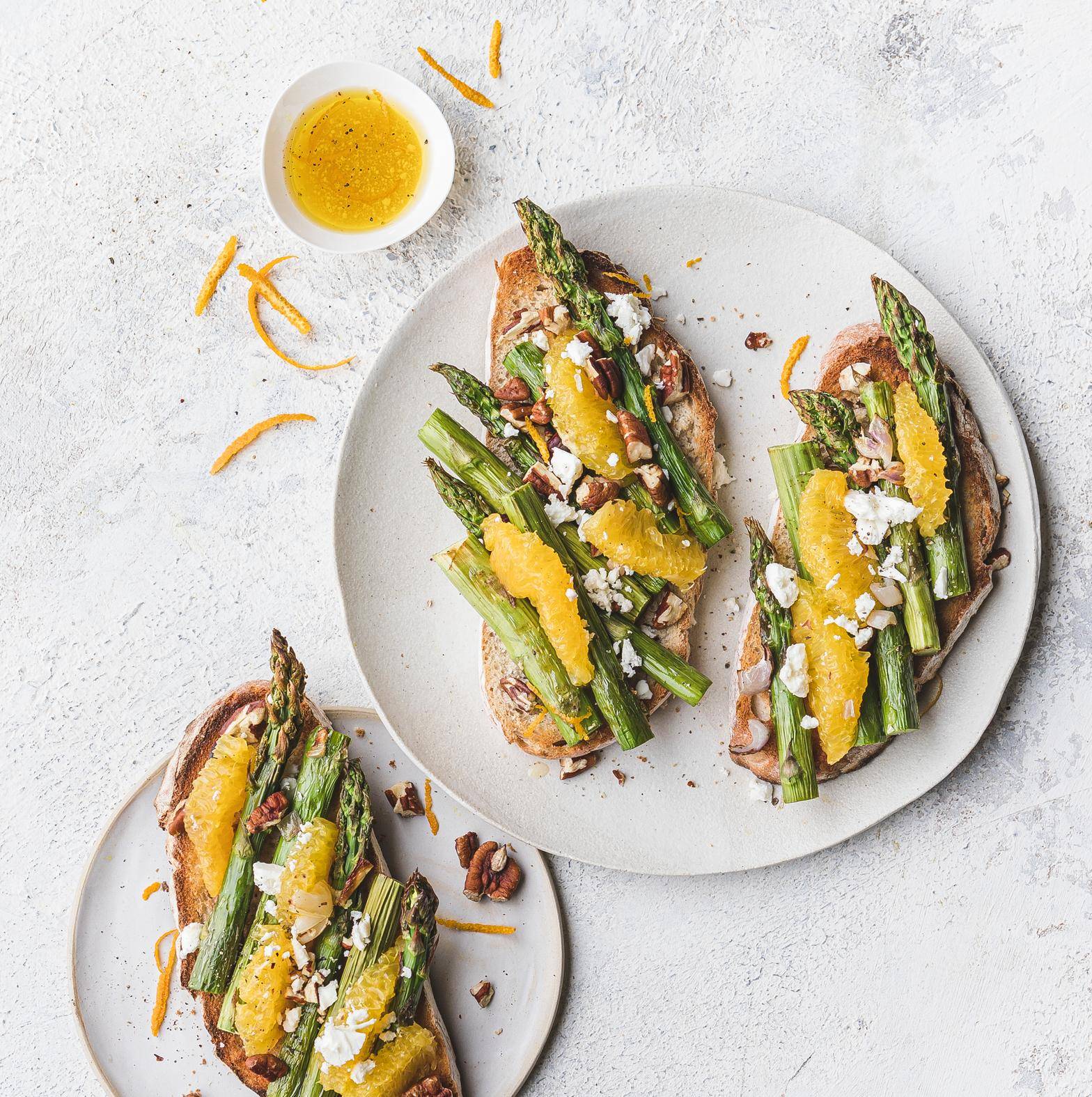 Asparagi alla griglia, arancia e noci pecan - Ricette Dual EasyFry&Grill | Moulinex