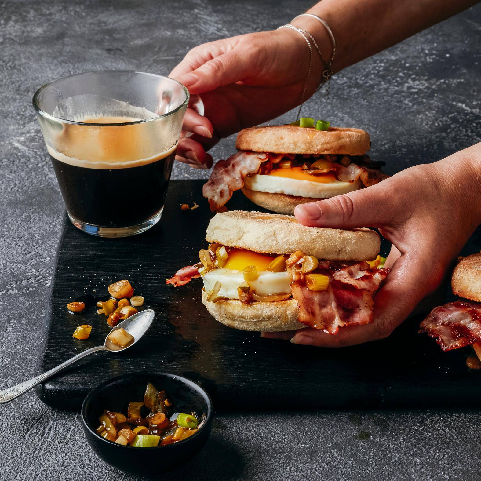 Frühstücks-Burger (hamburger per la colazione) - Ricette OptiGrill 2in1 XL | Moulinex