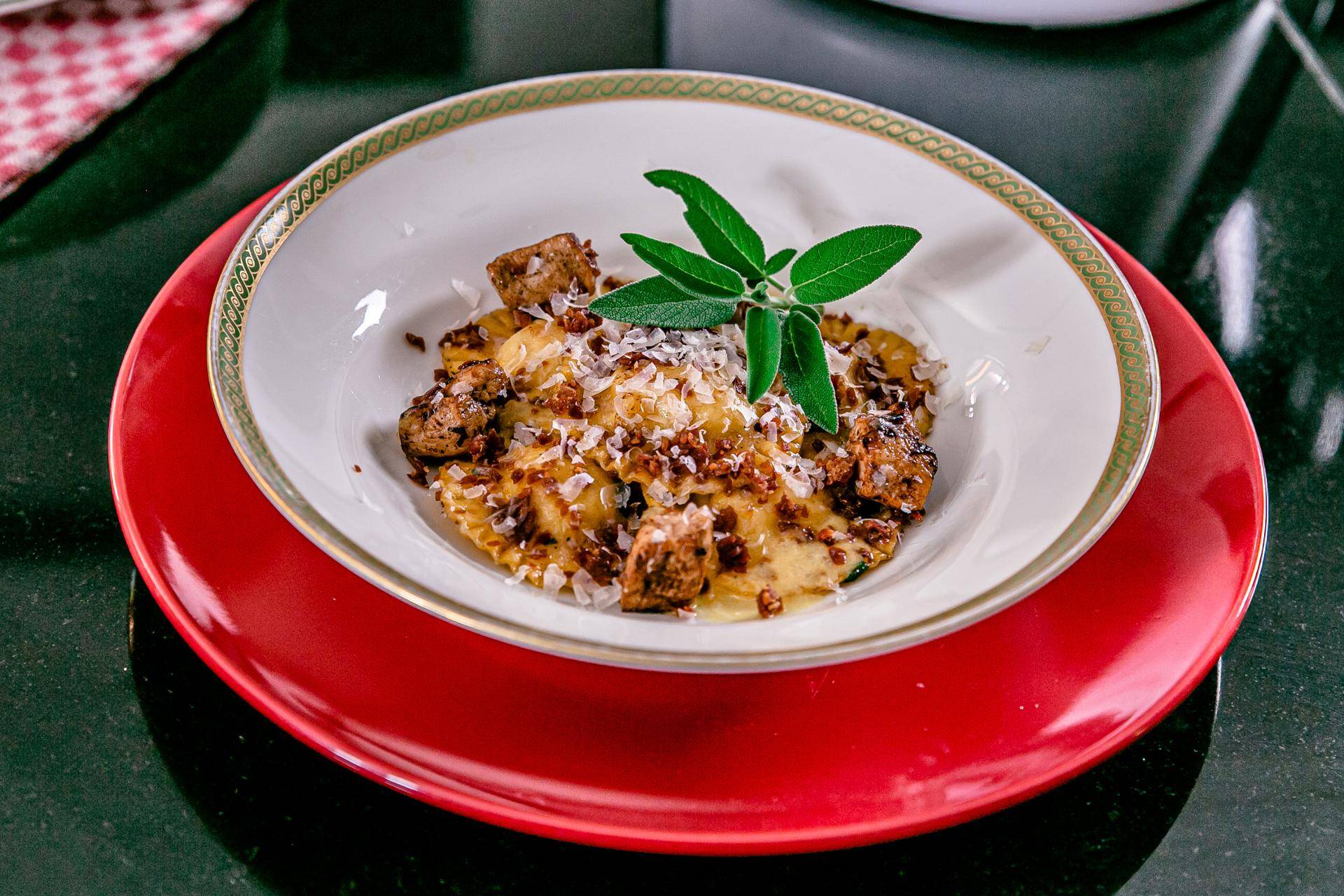 Zabaione di parmigiano con medaglie di faraona e prosciutto croccante - Ricette Companion | Moulinex