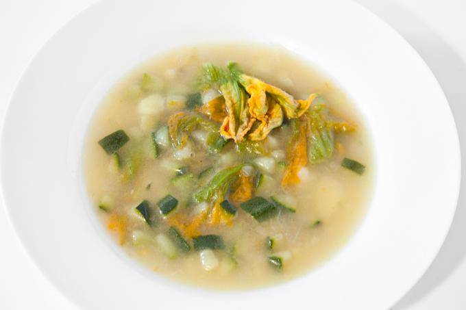 Zuppe di patate, zucchine e fiori di zucca - Ricette Companion | Moulinex