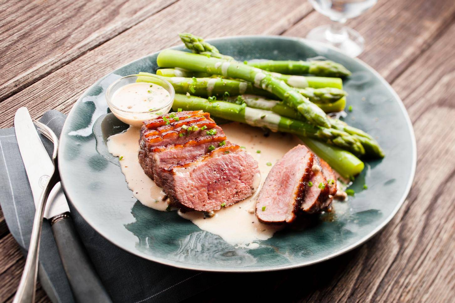 Anatra al pepe con asparagi - Ricette Cookeo | Moulinex