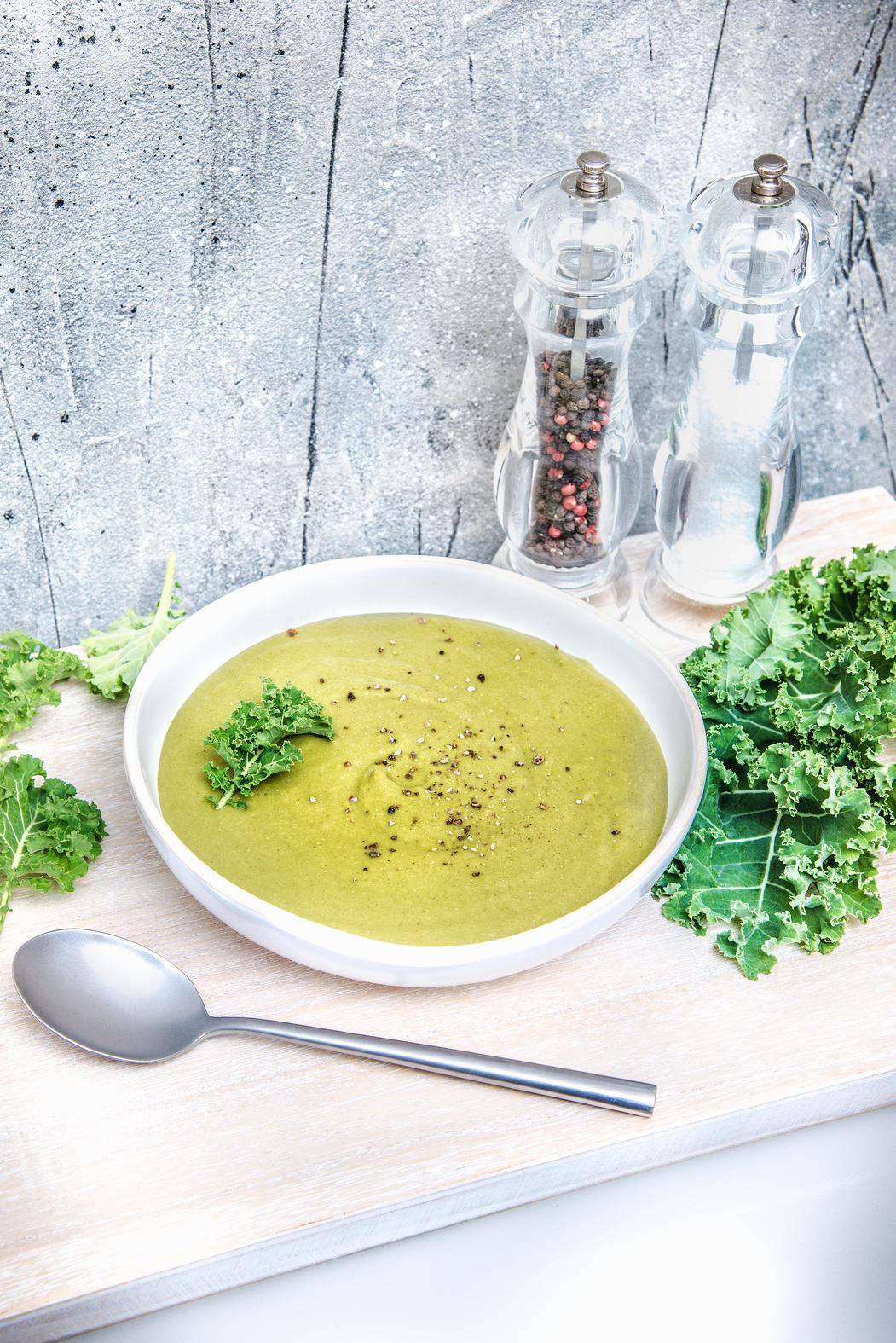 Soupe détox au chou kale, pois cassés et tofu - Ricette Companion | Moulinex