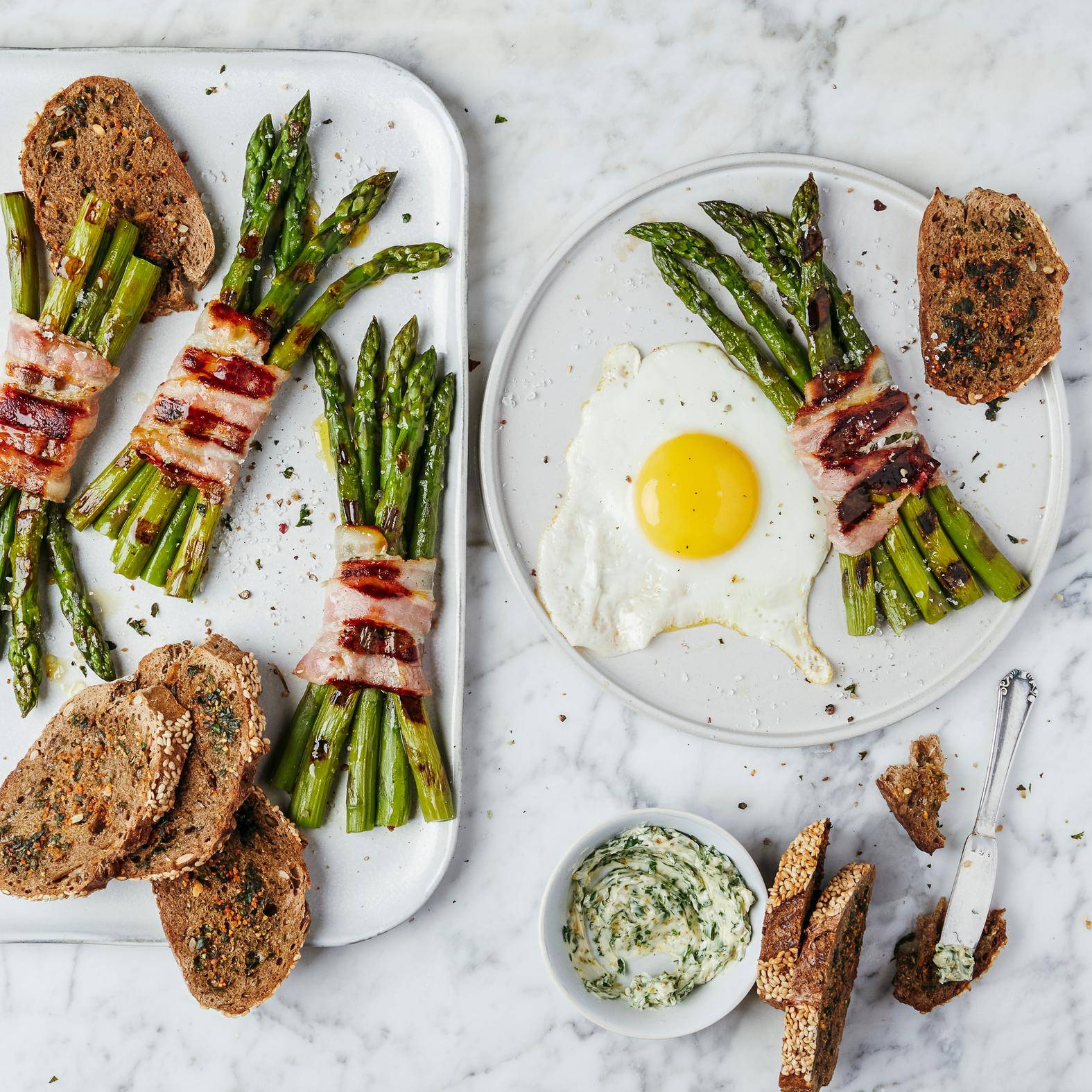Asparagi grigliati con pancetta e uova fritte - Ricette OptiGrill 2in1 | Moulinex