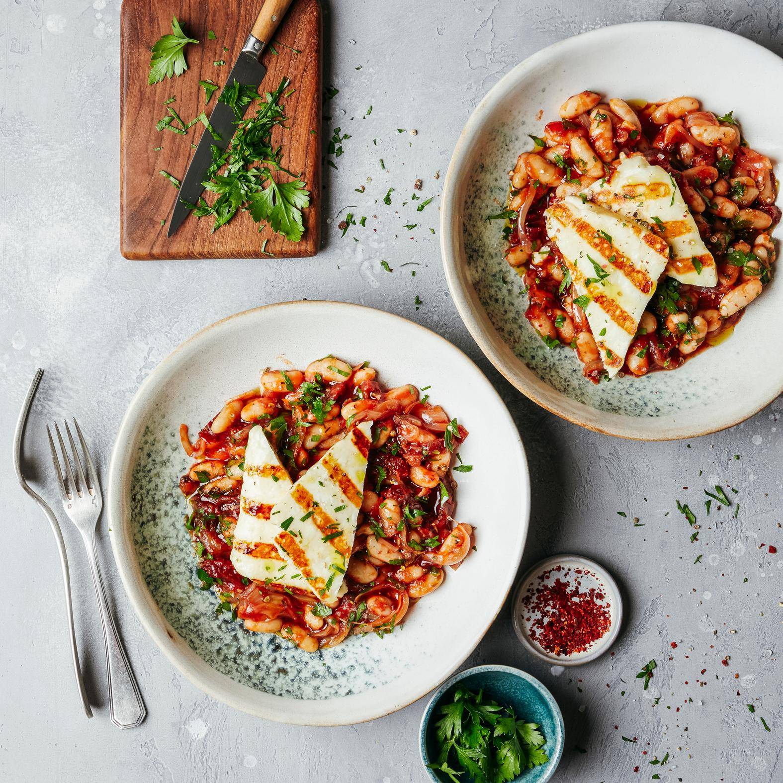 Fagioli bianchi con pomodoro e halloumi alla griglia - Ricette OptiGrill 2in1 | Moulinex