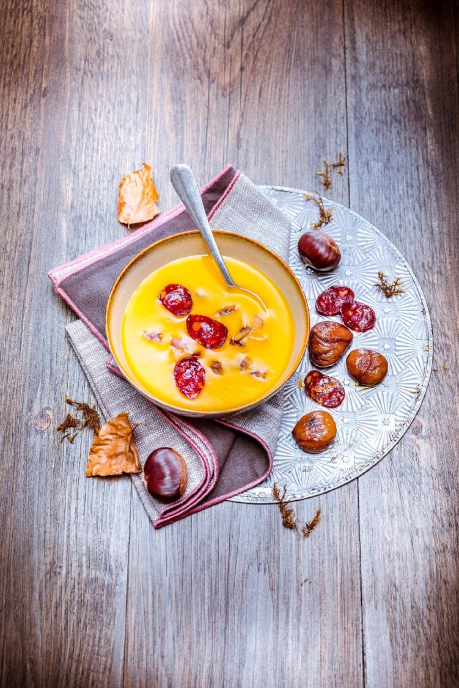 Zuppa di zucca con pepite di castagna e chips di Chorizo - Ricette Ultrablend Cook | Moulinex