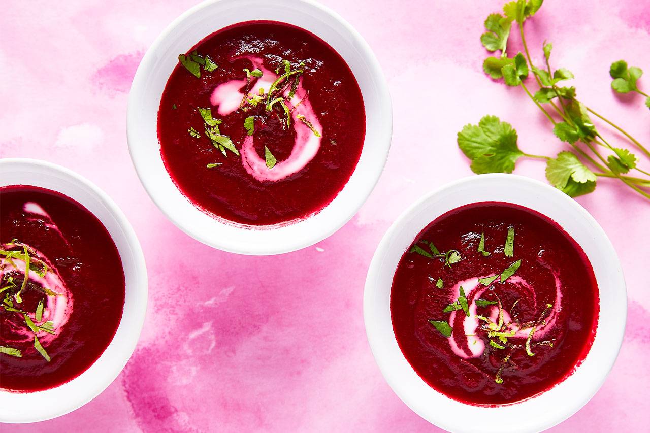 RECIPE-OF-THE-MONTH_MARCH-2022_FANCY_BLENDER_CREAMY-VEGAN-BEETROOT-SOUP-WITH-COCONUT,-GINGER-AND-LIME_1280x853.jpg